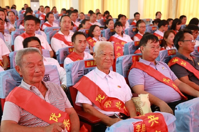 盈江县教育系统召开庆祝建党97周年会议3