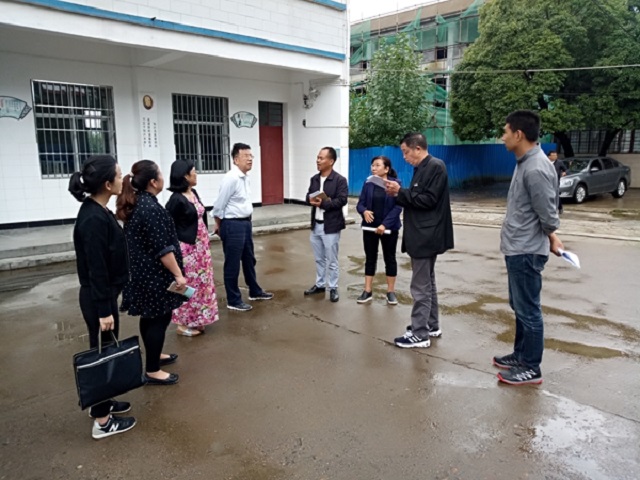 省政府调研盈江缅籍学生就学情况