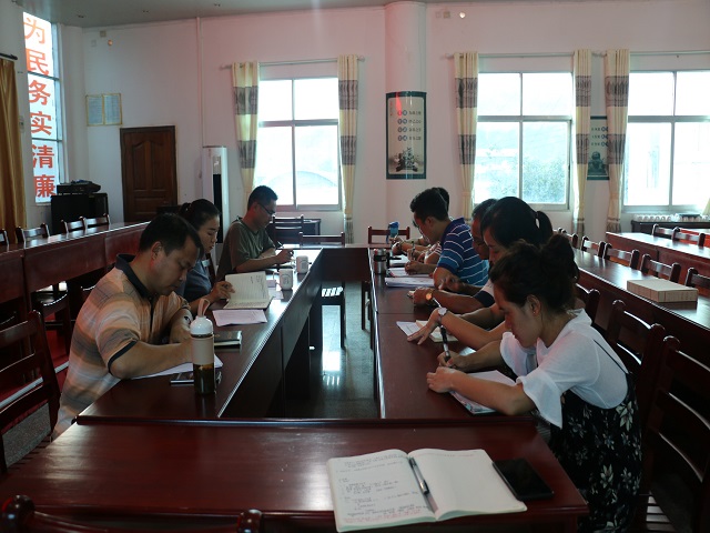 共建美丽乡村，共享美好生活——那邦镇开展村寨环境卫生大评比活动