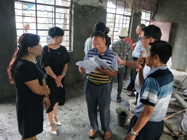 德宏州不安全校舍加固改造工作检查组指导盈江工作2