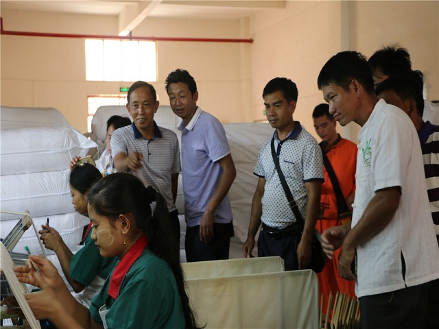 发展蚕桑产业 助推脱贫攻坚——盈江县新城乡赴德宏正信公司参观学习4