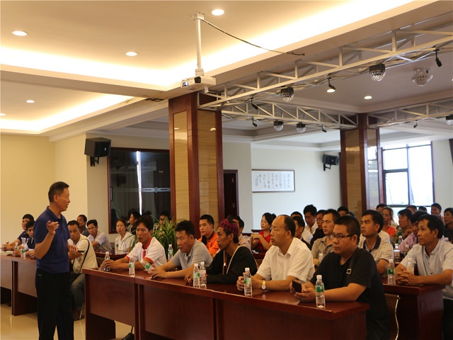 发展蚕桑产业 助推脱贫攻坚——盈江县新城乡赴德宏正信公司参观学习2