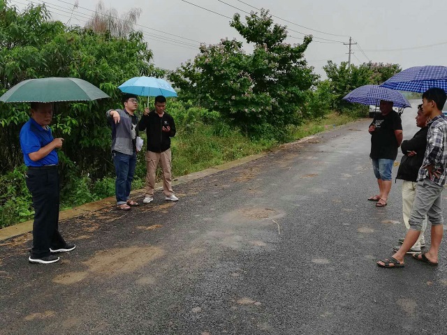 盈江县交通运输局扎实开展农村公路路域环境整治工作2