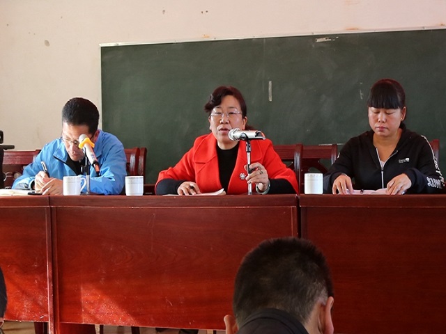 盈江县教育局召开脱贫攻坚迎检工作部署会2