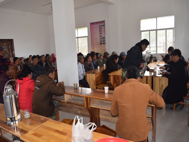 深入群众法制宣传 提高村民守法意识