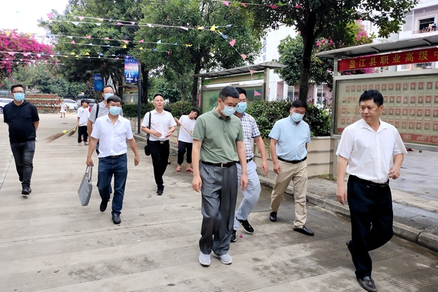 2 巡查校园1_副本