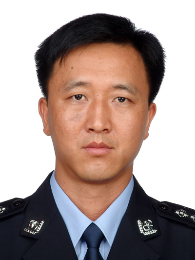 盈江县公安局党委委员、森林警察大队大队长（一级警长）