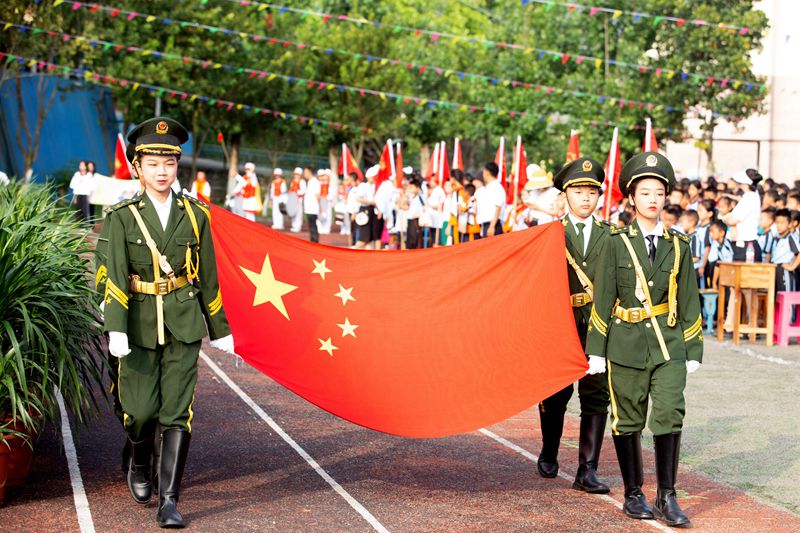 2-1 学校仪仗队_副本