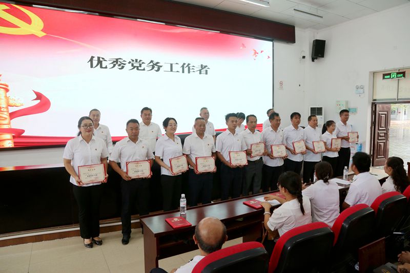 7 优秀党务工作者_副本