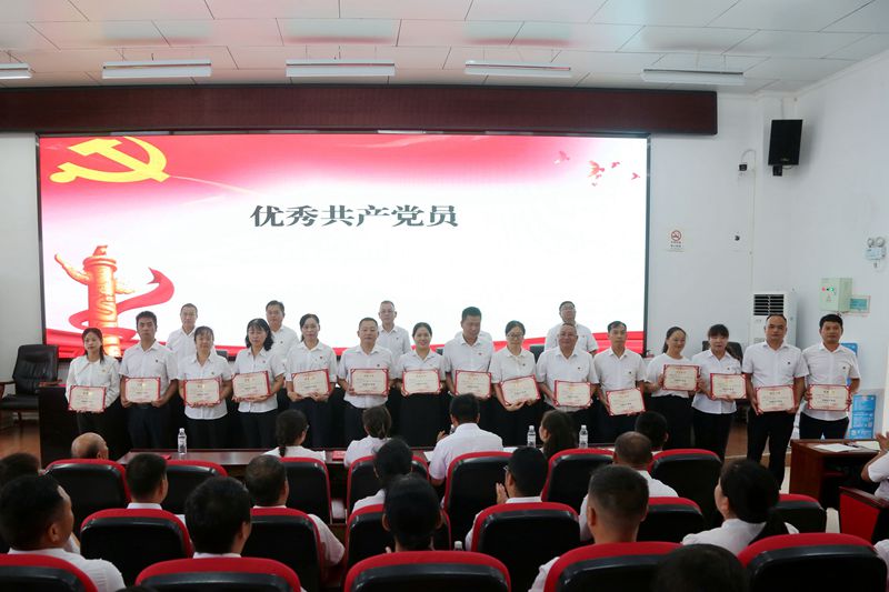 7 优秀共产党员_副本