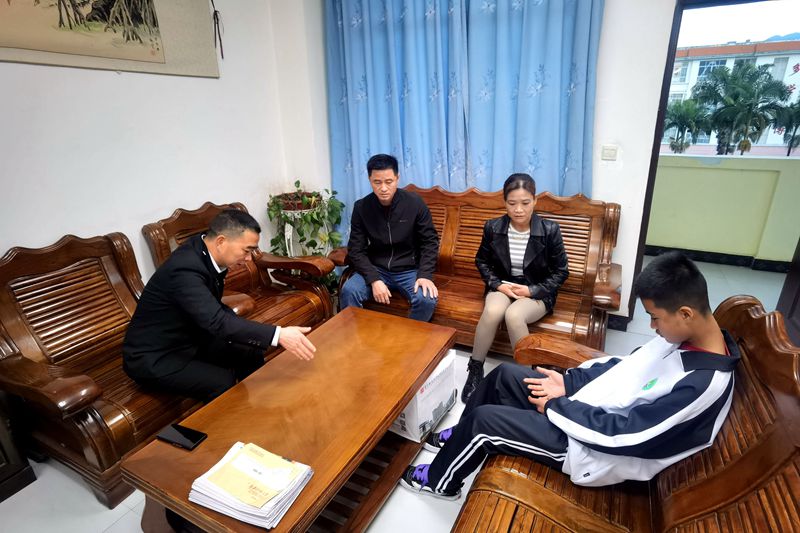 2闻4请家长一起研究教育_副本