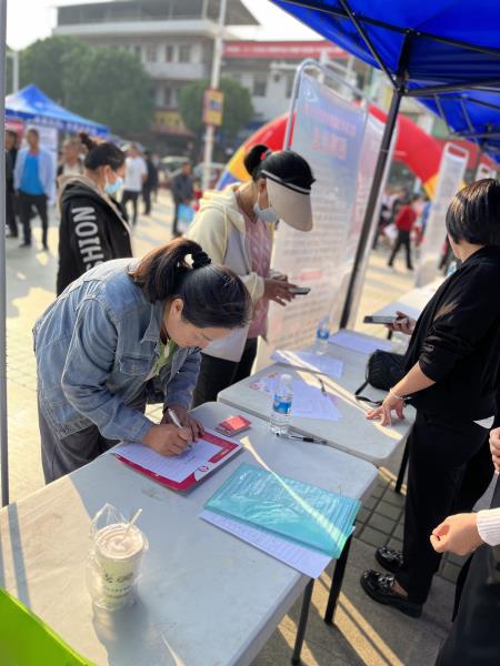 求职者报名应聘