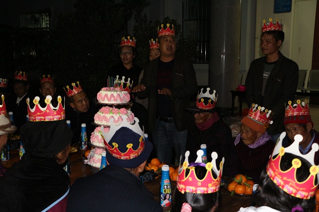 2017年敬老院过生日照片 075