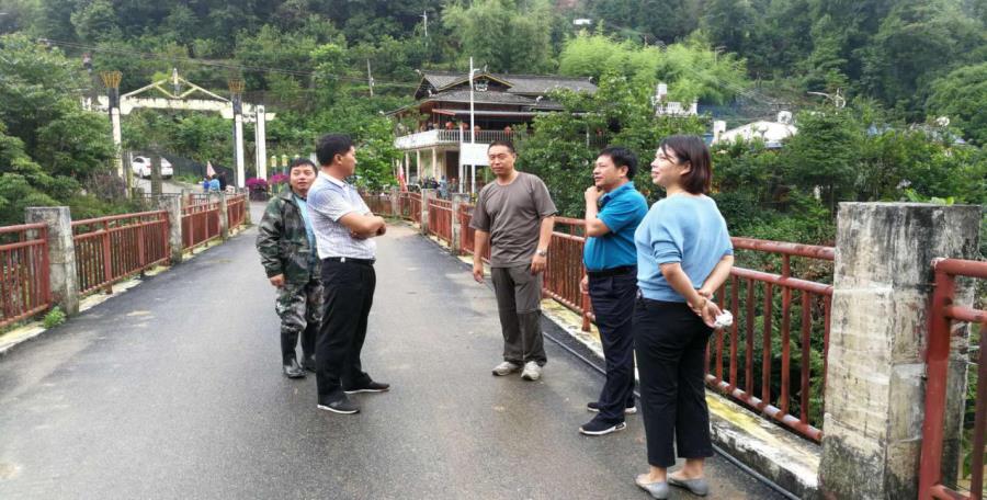 盈江县委统战部民宗局积极投入到弄璋镇古里卡村下南姐灾情一线开展