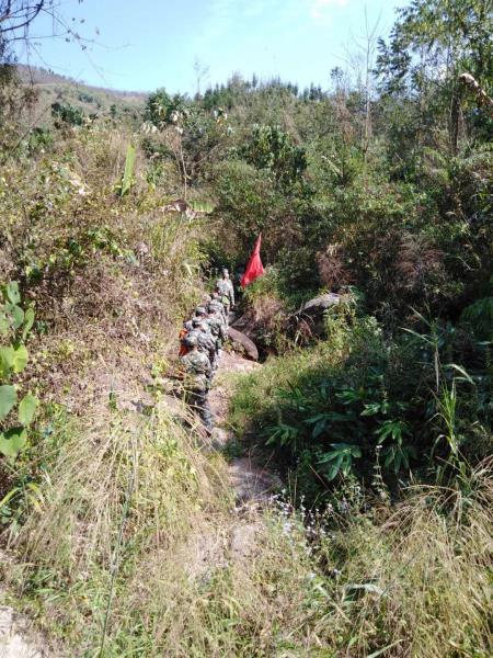 2、翻山越岭不变队形